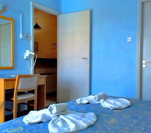 Daphne Hotel Apartments