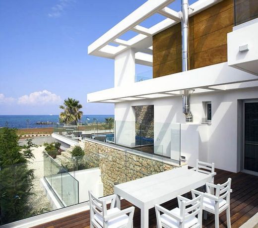 Paradise Cove Luxurious Beach Villas