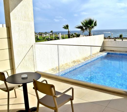 Amphora Hotel & Suites