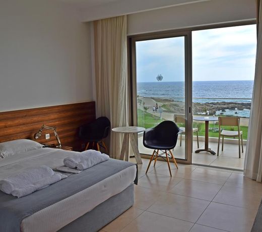 Amphora Hotel & Suites
