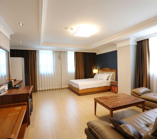 Empire Tourist Hotel