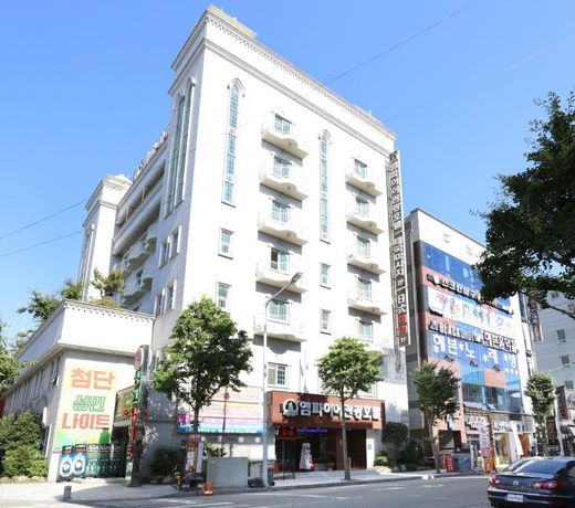 Empire Tourist Hotel