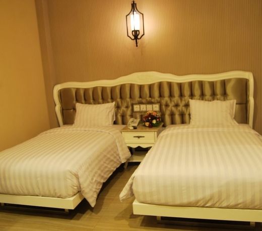 Apple Green Hotel