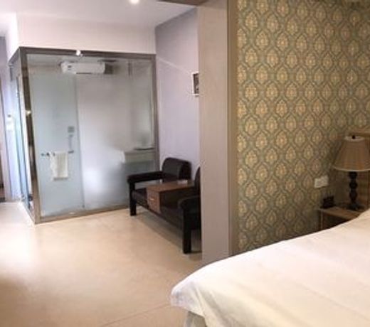 CENTER OF CITY CREO HOTEL
