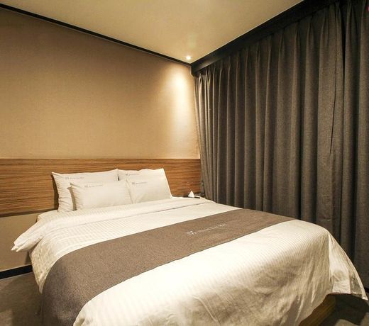 Hotel The May