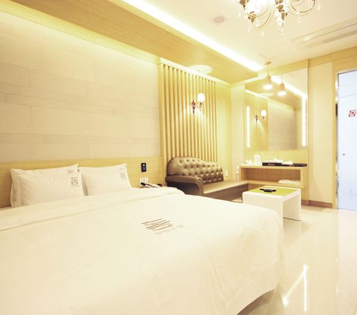 Dom Hotel
