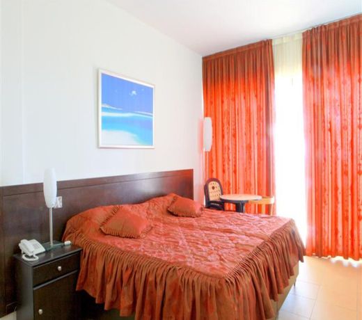 AQUARIUS BEACH HOTEL