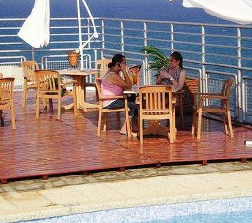 Mackenzie Beach Hotel & Apartments