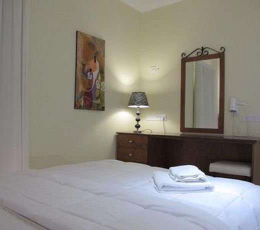 Mackenzie Beach Hotel & Apartments