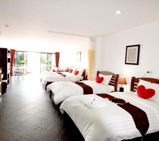 Deng's kamala beach Guesthouse
