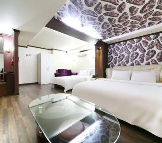 DIAMOND HOTEL