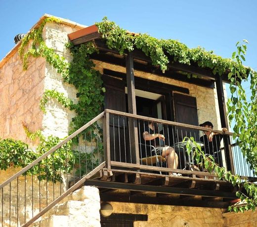 Loxandra Inn