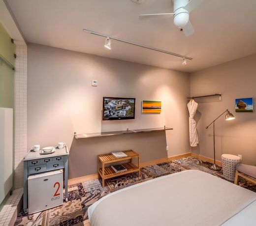 Island Inn at 123 West