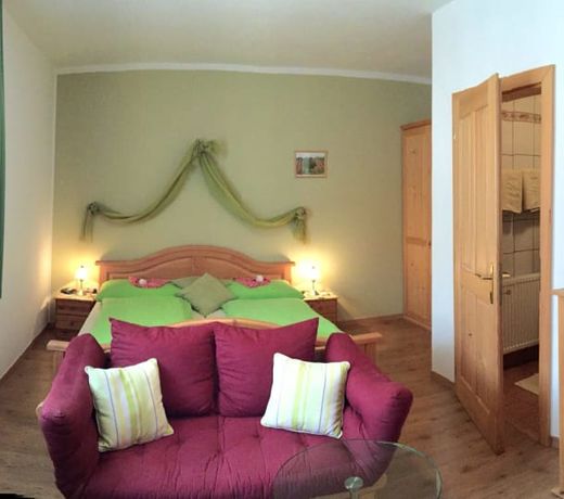 Weingut - GÃ¤stezimmer zum Schwalbennest
