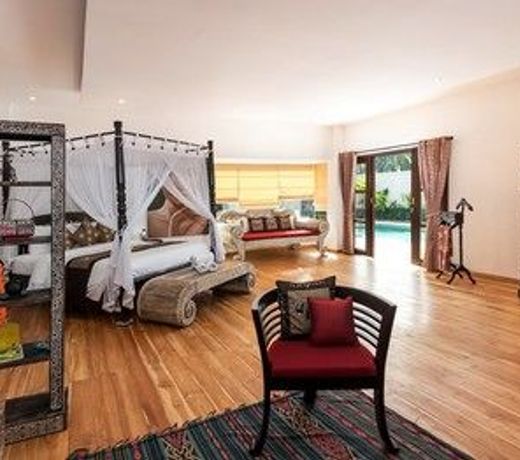 Villa Candi Kecil Empat