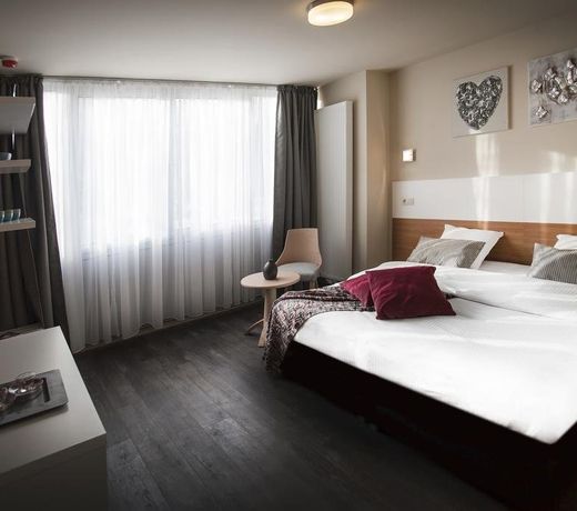 Antwerp Inn