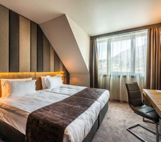 All Seasons Residence Hotel - Free parking