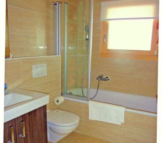 Lavish Holiday Home in H r mence with Balcony