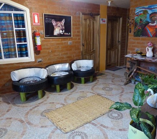 Hostal La Casa Amarilla City