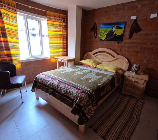 Hostal La Casa Amarilla City