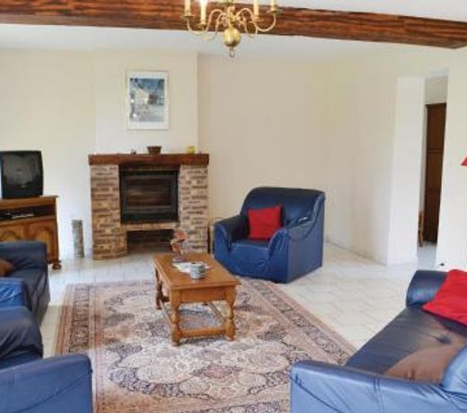 Three-Bedroom Holiday Home in Chigny