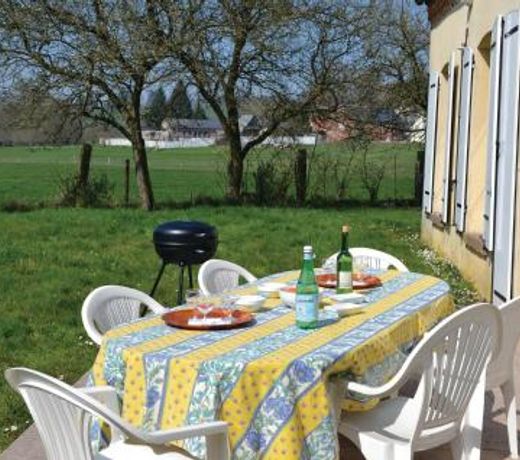 Three-Bedroom Holiday Home in Chigny
