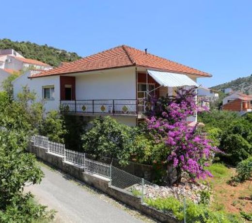 Apartments by the sea Vinisce, Trogir - 10241