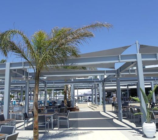 Limanaki Beach Hotel & Suites