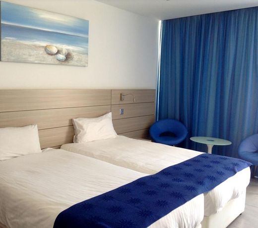 Limanaki Beach Hotel & Suites