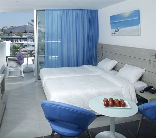 Limanaki Beach Hotel & Suites