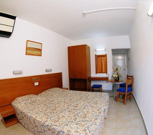 Cornelia Hotel