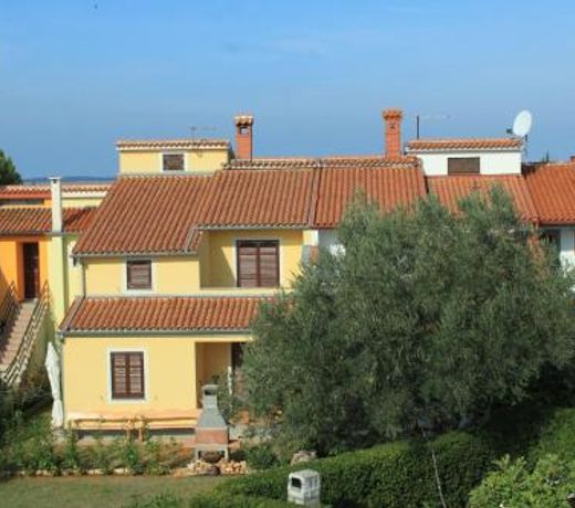 Apartments with a parking space Fazana - 7206