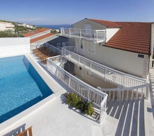 Apartments with a swimming pool Zavode, Omis - 11786