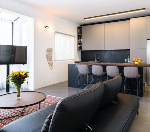 Ultra Luxe, Private & Quiet in Basel Area
