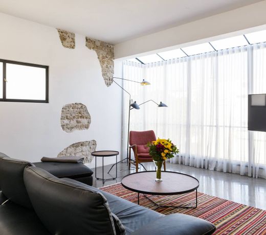Ultra Luxe, Private & Quiet in Basel Area
