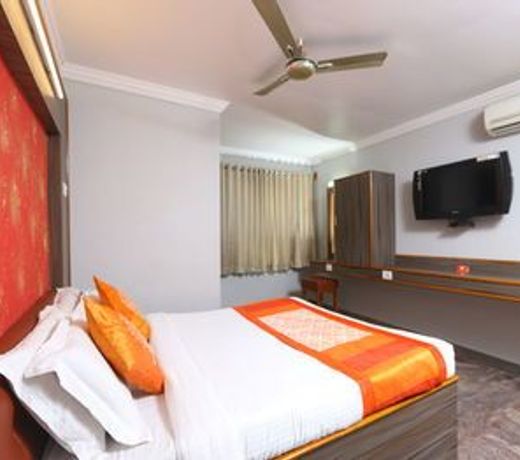 OYO 8828 Holidays Dollars Grand