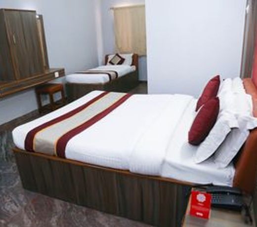 OYO 8828 Holidays Dollars Grand