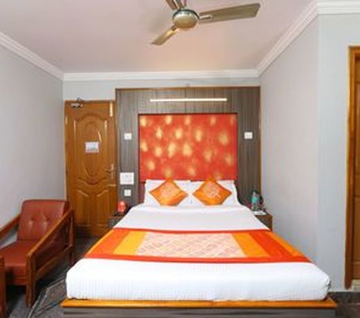 OYO 8828 Holidays Dollars Grand