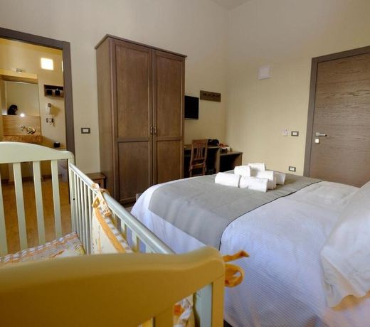 EOS Room and Breakfast