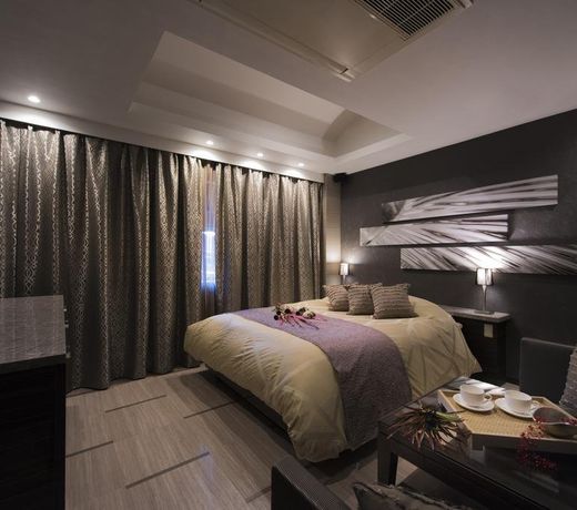 Hotel in the Moon (Adult Only)