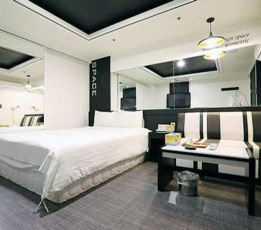E Hotel