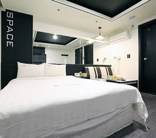 E Hotel
