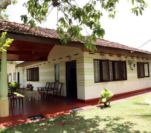 Surf reef guest house