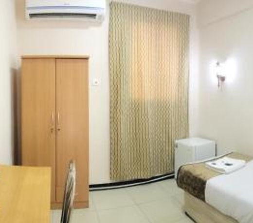 Al Hadow Hotel