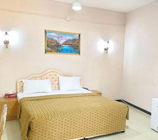 Al Hadow Hotel