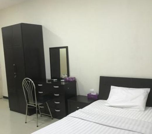 Al Hadow Hotel