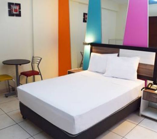 Hotel Colors Canada
