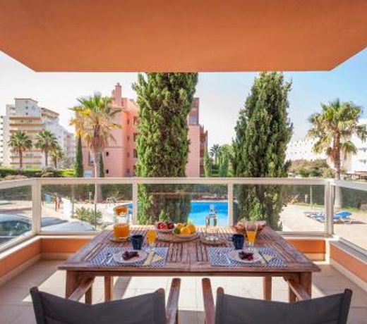 B02 - Fantastic Apartment with Pool