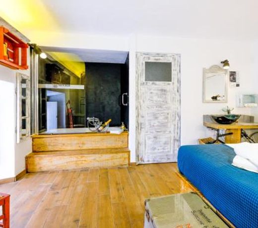 Lovin Book Guesthouse