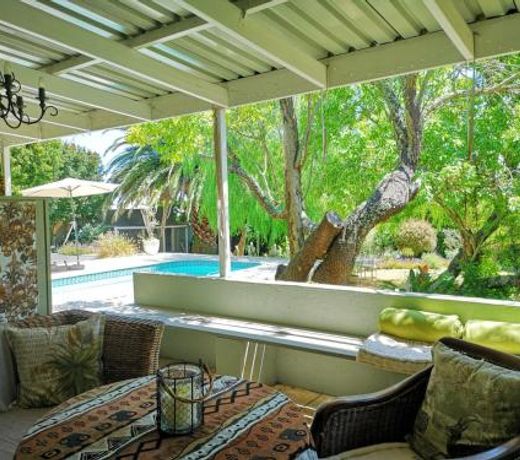 Almond Cottage Bed & Breakfast